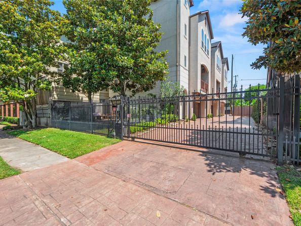 1537 Haddon Street, Houston TX 77006