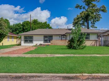 6827 Kingsway Drive