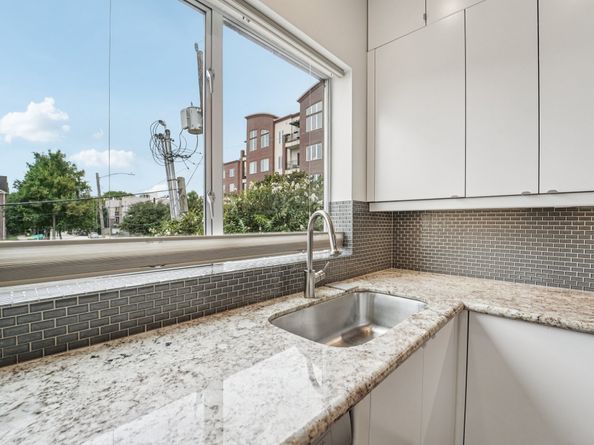 1601 W Webster Street 18, Houston TX 77019