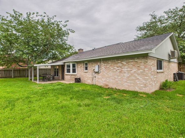 7135 La Entrada Drive, Houston TX 77083