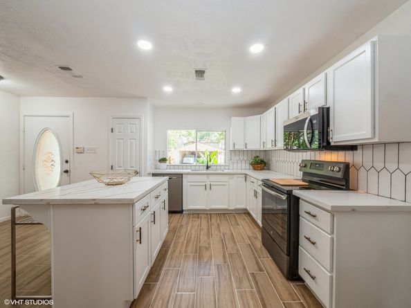 1320 E Red Cedar Circle, The Woodlands TX 77380