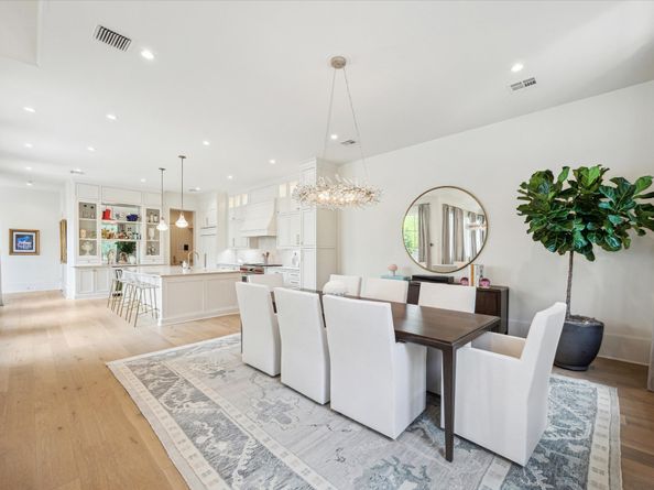 121 Memorial Parkview Drive, Houston TX 77024