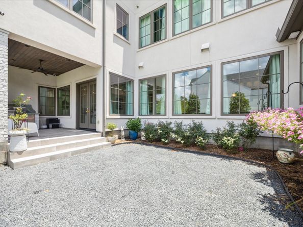 121 Memorial Parkview Drive, Houston TX 77024