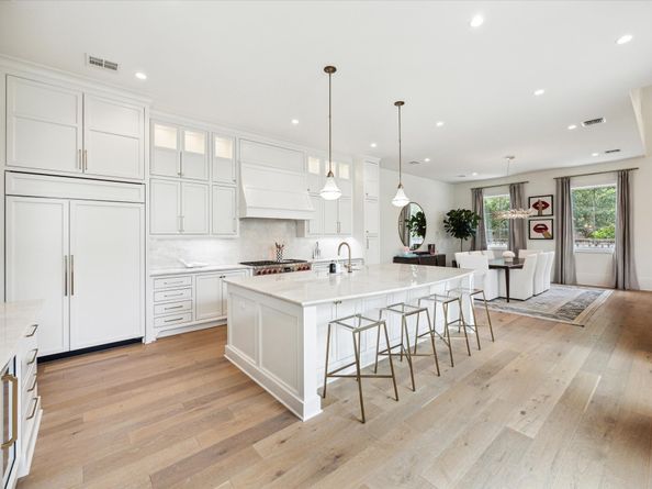 121 Memorial Parkview Drive, Houston TX 77024