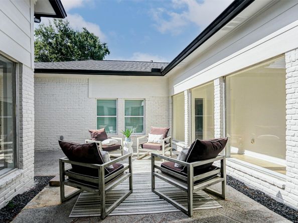 10118 Briar Rose Drive, Houston TX 77042