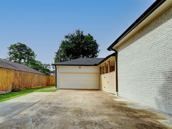 10118 Briar Rose Drive, Houston TX 77042