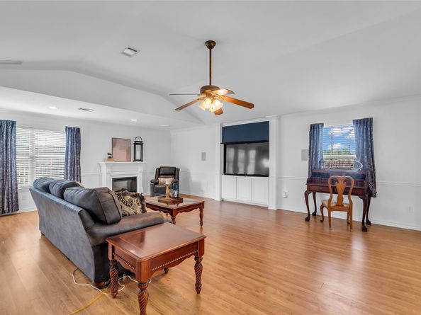 606 Packer Court, Webster TX 77598