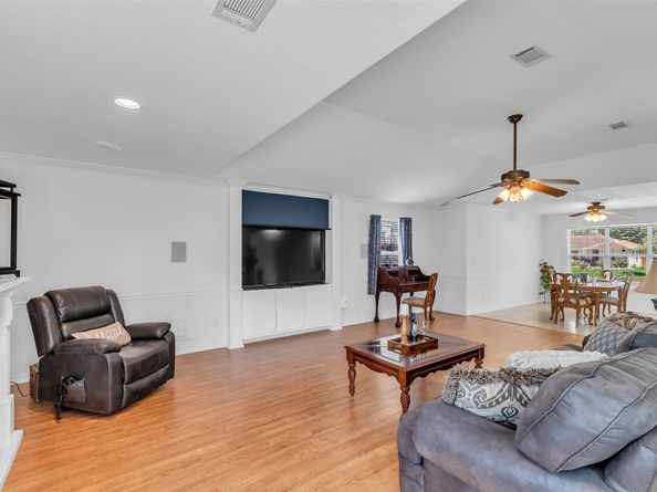 606 Packer Court, Webster TX 77598