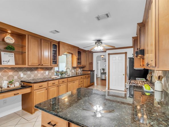 606 Packer Court, Webster TX 77598