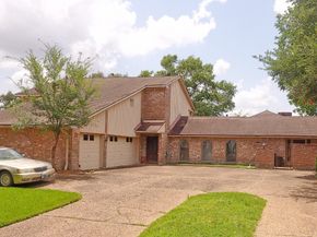 27 Charleston Street N, Sugar Land TX 77478