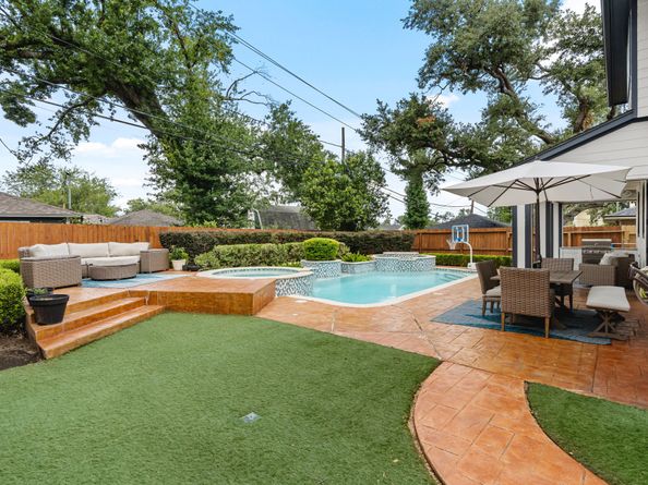 919 Worthshire Street, Houston TX 77008