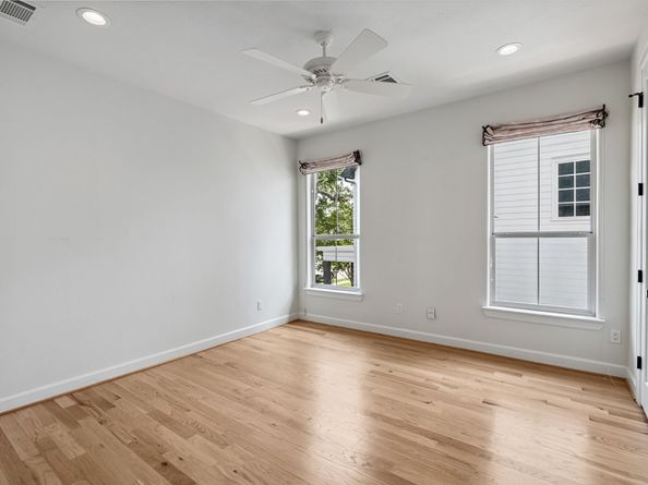 919 Worthshire Street, Houston TX 77008