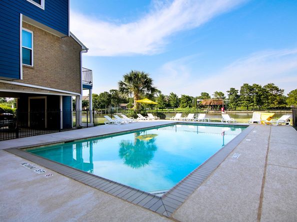 18511 Egret Bay Boulevard 402, Webster TX 77058