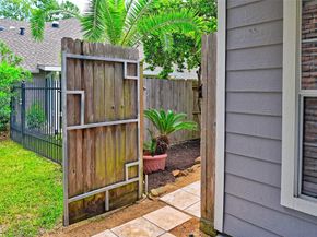 6 Windsor Bridge Drive, Conroe TX 77384