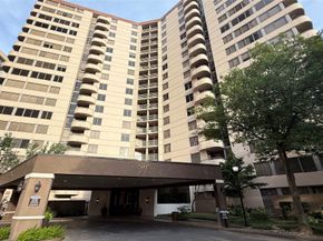 3525 Sage Road 904, Houston TX 77056