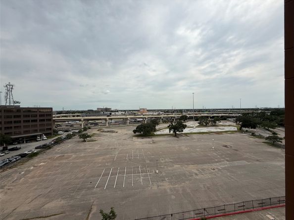 3525 Sage Road 904, Houston TX 77056