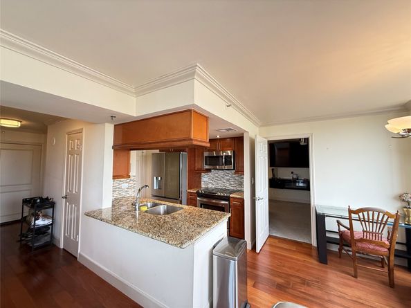 3525 Sage Road 904, Houston TX 77056