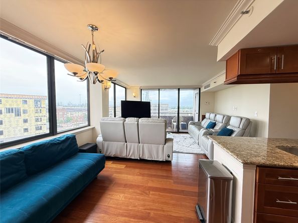 3525 Sage Road 904, Houston TX 77056