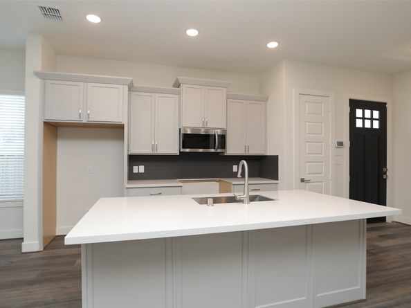 121B E 43rd Street, Houston TX 77018