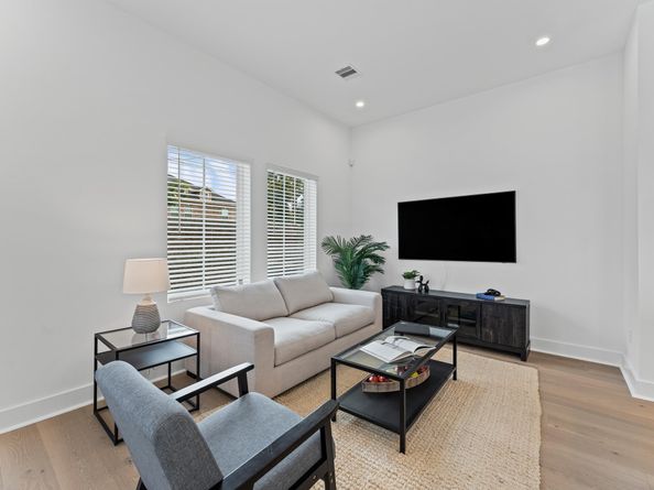 332 Neyland Street, Houston TX 77022