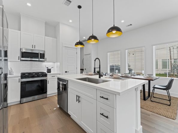 332 Neyland Street, Houston TX 77022