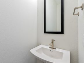 912B W 21st Street, Houston TX 77008