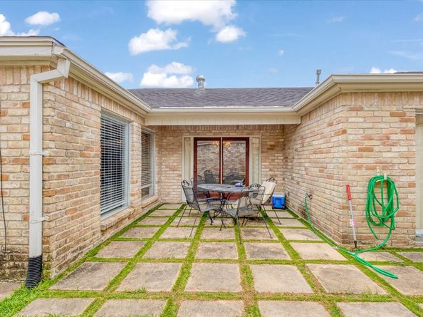 6514 Oakland Hills Drive, Houston TX 77069