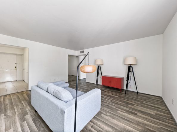 361 N Post Oak Lane 231, Houston TX 77024