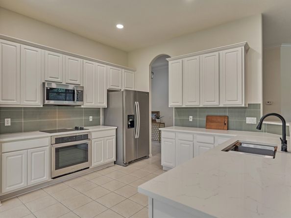 27 S Belfair Place, The Woodlands TX 77382