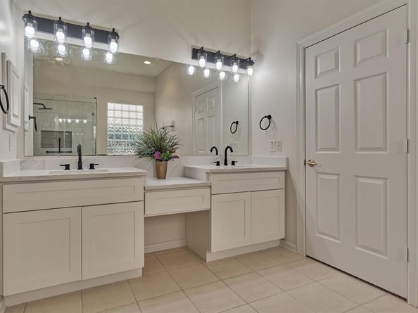 27 S Belfair Place, The Woodlands TX 77382