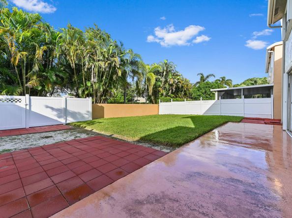 1078 Fairfax Circle W, Boynton Beach FL 33436