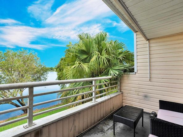 3413 NW 44th St 205, Lauderdale Lakes FL 33309