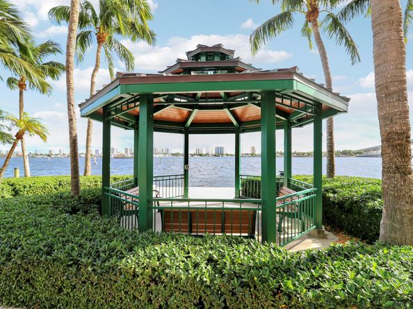 2650 Lake Shore Drive 1105, Riviera Beach FL 33404