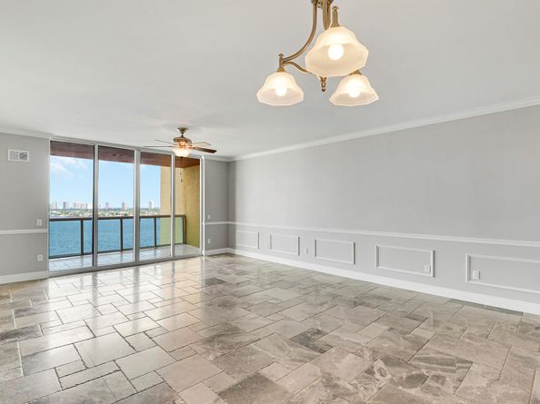 2650 Lake Shore Drive 1105, Riviera Beach FL 33404