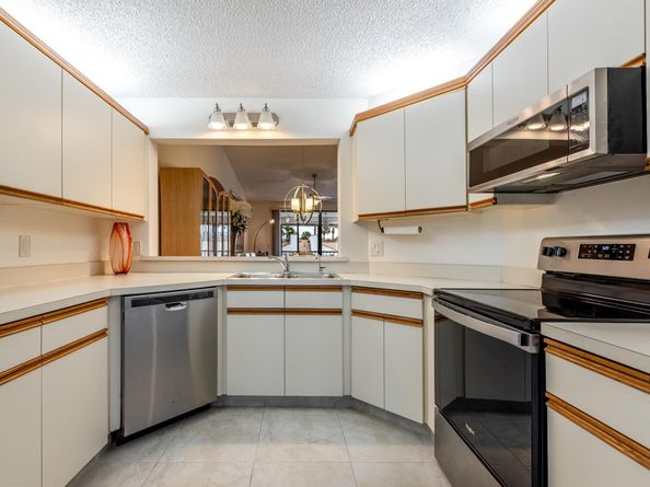 7485 Glendevon Lane 1107, Delray Beach FL 33446