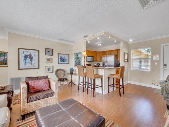 341 N Birch Rd 204, Fort Lauderdale FL 33304