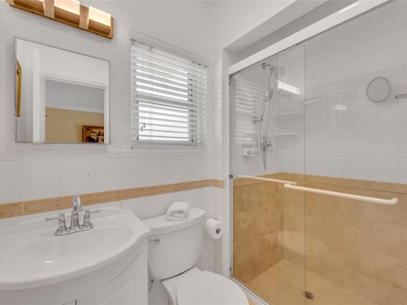 341 N Birch Rd 204, Fort Lauderdale FL 33304