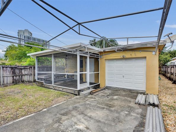 1626 Tyler St, Hollywood FL 33020