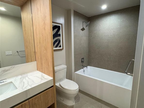 11 NE 6th St 2606, Miami FL 33132