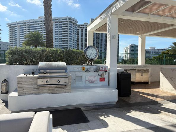 10 Venetian Way 502, Miami Beach FL 33139