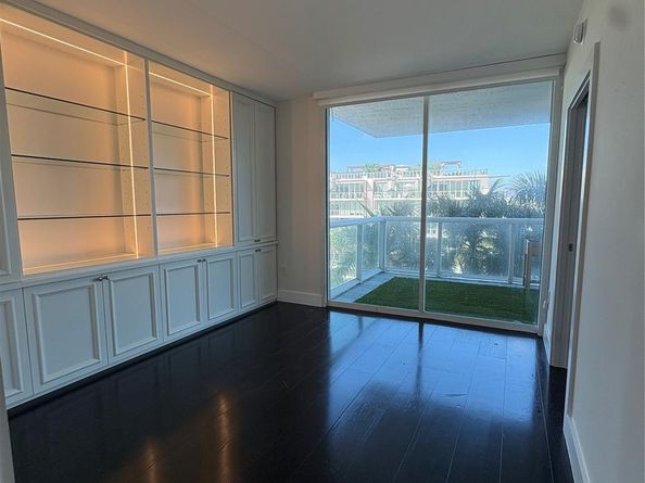 10 Venetian Way 502, Miami Beach FL 33139