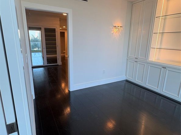 10 Venetian Way 502, Miami Beach FL 33139