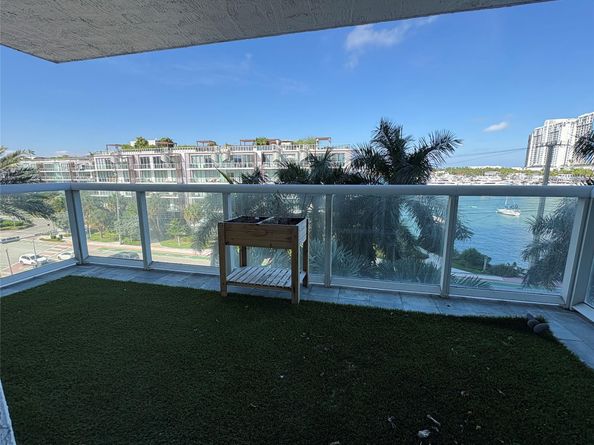 10 Venetian Way 502, Miami Beach FL 33139