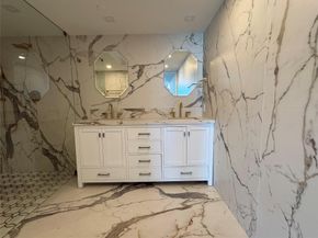 10 Venetian Way 502, Miami Beach FL 33139