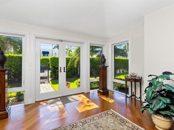 359 Poinciana Dr, Fort Lauderdale FL 33301