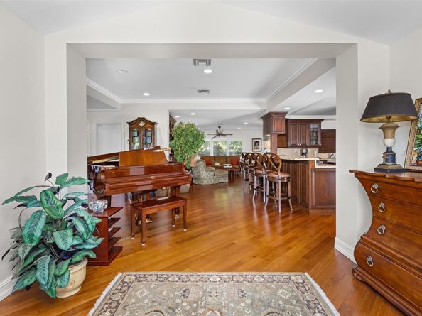 359 Poinciana Dr, Fort Lauderdale FL 33301