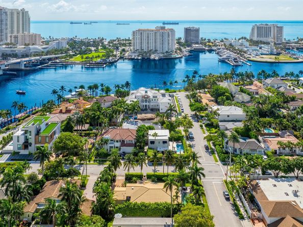 359 Poinciana Dr, Fort Lauderdale FL 33301