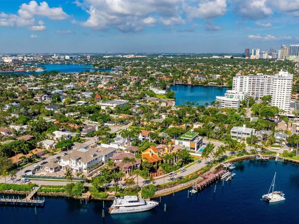 359 Poinciana Dr, Fort Lauderdale FL 33301