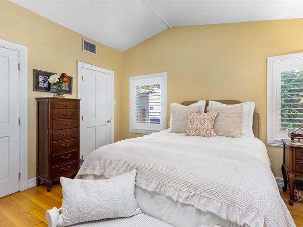 359 Poinciana Dr, Fort Lauderdale FL 33301