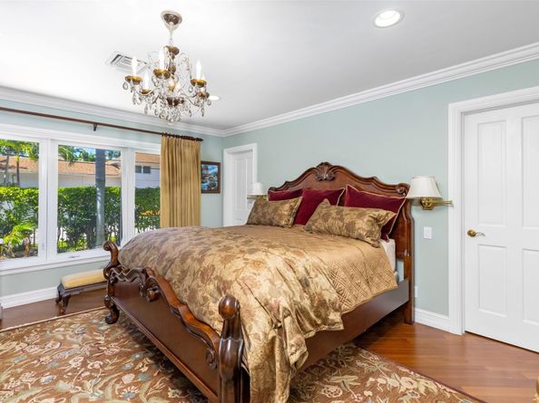 359 Poinciana Dr, Fort Lauderdale FL 33301